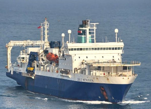 海纜維修船Cable Retriever17日抵達第2海纜斷裂處搶修,中華電信預估月底2、3海纜可完成修復。(圖:中華電信)