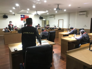 　南竿鄉代會第1天鄉政總質詢，鄉代們針對環保金爐、墓政業務、獅子市場管理等多項議題提出質詢。（圖／文：吳嘉榮）