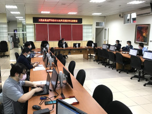 　縣府產發處與海、岸巡單位召開協調會議，共同解決大陸船隻越界佈放非法漁具及干擾燕鷗繁殖問題。（圖／文：吳嘉榮）