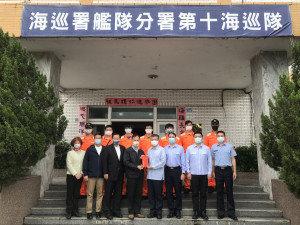 　縣長劉增應率團前往勝利山莊及海、岸巡廳舍致贈端節加菜金，向國軍官兵、海岸巡弟兄致上最高的敬意。（圖／文：吳嘉榮）