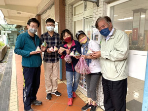 莒光鄉公所送各家戶馬祖特有「甜筒粽」,特殊造型好吸睛。(圖/文:蔡夢玲)
