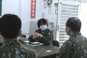 龔主任前往各部隊關懷所屬官兵。(圖:莊媛婷)
