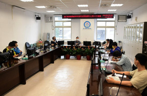 　指揮中心昨召開第143次會議，由縣長劉增應主持，公布新增30名確診（男14女16），所在地南竿鄉22例、北竿鄉4例、東引鄉4例。（圖／文：曹重偉）