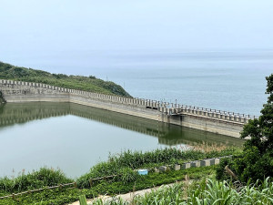 　拜春雨所賜，北竿坂里水庫水位來到睽違已久的16.5公尺。（圖／文：陳鵬雄）