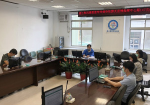 　疫情指揮中心第147次會議公布新增26名確診（男15女11），所在地南竿鄉21例、東引鄉3例、北竿鄉1例、莒光鄉（東莒）1例。（圖／文：曹重偉）