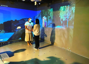 牛角旅台鄉親、台北科技大學教授曹筱玥VR影片作品藍眼淚《Blue Tears Episode 1》獲得2022洛杉磯LAFA最佳虛擬實境獎(Best Virtual Reality)。(圖:曹筱玥提供)