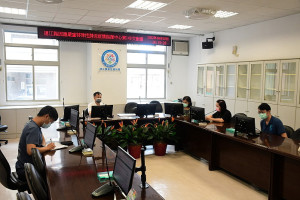 　縣疫情指揮中心昨天召開第148次會議，公布新增34名確診（男21女13），所在地南竿鄉17例、北竿鄉15例、東引鄉2例。（圖／文：曹重偉）