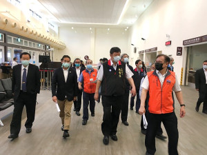 台北港-南竿航線台北端動線啟動優化措施,立委陳雪生邀集副縣長王忠銘、議長張永江及交通部航港局等單位在台北港進行現地訪視。(圖:連江縣政府)
