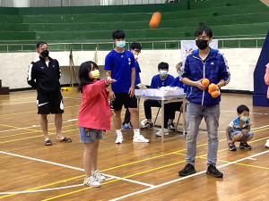 連江縣慢壘會111年親子壘球育樂營。（圖：馮紹夫）