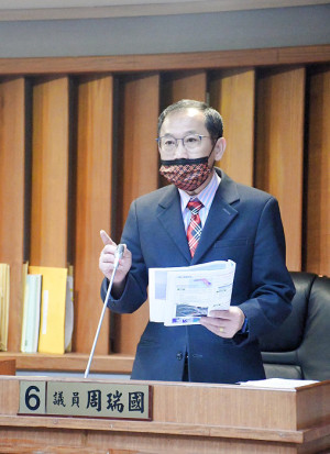 　副議長周瑞國進行質詢。（圖／文：曹重偉）