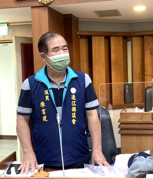 議員陳書建進行質詢。(圖/文:馮紹夫)