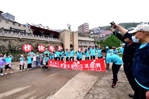 　東引國中小23位畢業生挑戰鐵人三項運動，為自己學習生涯留下精彩篇章。（圖／文：陳其敏）