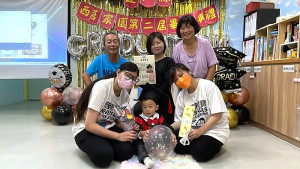 西莒社區公共托育家園18日辦理第二屆畢業典禮,場面熱鬧溫馨。(圖/文:宋幸儒)