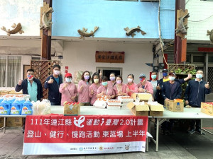 　連江縣體育會運動i台灣慢跑健行活動東莒場19日上午在大坪村藝文廣場熱鬧展開。（圖／文：蔡夢玲）