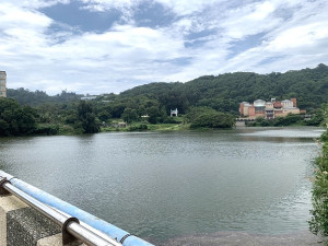 今年馬祖梅雨累計降雨610毫米,創14年來雨量紀錄,南竿水庫進帳46萬噸,各鄉水庫都出現溢流。(圖/文:馮紹夫)