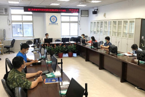 疫情指揮中心召開第160次會議,公布新增19名確診(男13、女6),所在南竿鄉10例、東引鄉5例、北竿鄉2例、莒光鄉2例(西莒)。(圖/文:曹重偉)