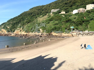 環資局今年累計動員2501人淨灘,清除262噸海漂垃圾,讓鄉親旅客在夏日前往海邊戲水。(圖:環資局)