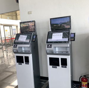 交旅局《馬祖e點通》KIOSK機台改善後,全新系統今日啟用。(圖/文:馮紹夫)
