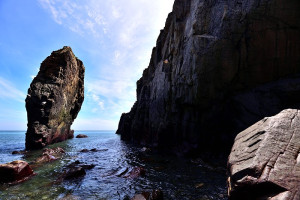 　西引島后澳是觀賞海蝕地形最佳去處，豐富多樣性的地景讓人讚嘆！（圖／文：陳其敏）