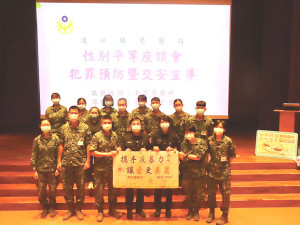 南竿警察所楊所長與參加官兵合影。(圖:鄭真)