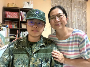 穿軍服讚！