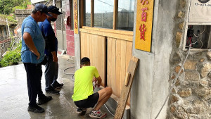 　修舊如舊！西莒田澳村首戶接受文化部老建築保存再生計畫補助的福餘商店、蘇廣百貨完工驗收，重現當時樣貌。（圖／文：宋幸儒）