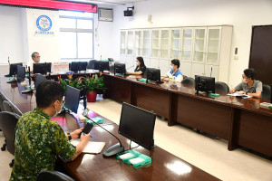 　指揮中心8日召開第165次防疫會議，公布新增22名確診，案例分布南竿鄉9例、東引鄉8例、莒光鄉3例（西2、東1）、北竿鄉2例。（圖／文：曹重偉）