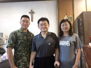 穿軍服讚！