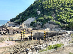 塘岐馬鼻灣漁船上架場進行功能強化施工,未來作業船隻無需候潮。(圖/文:陳鵬雄)