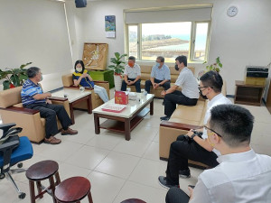 　防檢局長杜文珍（左2）12日拜會產發處，討論馬祖地區防檢疫工作。（圖：產發處）