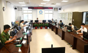 　指揮中心13日召開第167次防疫會議，公布新增31名確診，案例分布南竿鄉21例、北竿鄉7例、莒光鄉2例（西莒）、東引鄉1例。（圖／文：曹重偉）