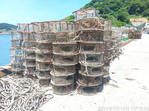 產發處章魚籠清除計畫持續進行中,13日至14日再於北竿白廟一帶海域起獲503具章魚籠。(圖:產發處)