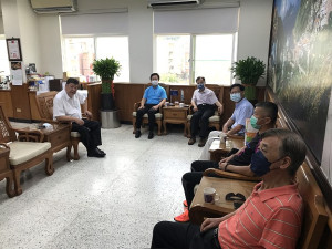 　中華電信網路技術分公司總經理簡志誠拜會縣府，討論台馬第4條海纜建設期程進度以及莒光段改善升級等事宜。（圖／文：吳嘉榮）