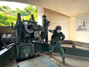 發射手吳上兵已就待命發射的位置。(圖:吳宗儒)