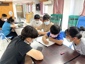 　國防醫學院馬祖志工團家教課輔活動北竿開課，16位大學生要陪伴北竿學子共同學習。（圖／文：陳鵬雄）