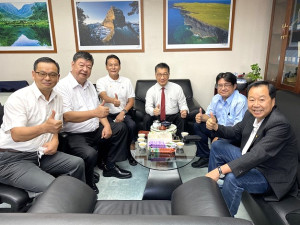 連江縣公設及保護區專案通盤檢討2案,副縣長王忠銘、立委陳雪生、議長張永江、工務處長陳忠義等一行20日與內政部長徐國勇、營建署長吳欣修討論及意見交換。(圖:連江縣政府工務處)