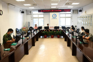 　指揮中心22日召開第171次防疫會議，公布新增25名確診，案例分布南竿鄉16例、北竿鄉8例、東引鄉1例；已有1804名病患康復。（圖／文：曹重偉）