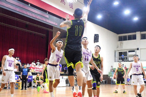 　強豪壓境！第一屆運動i台灣2.0馬祖盃籃球賽正式開火，首日賽事高中組8隊輪番亮相，場場精彩。（圖／文：曹重偉）