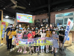 暑期青春專案開跑,連江縣警察局結合連江縣少年輔導委員會規劃系列宣導活動,用桌遊翻轉反毒宣導。(圖:連江縣警察局)