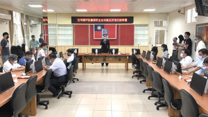 縣府舉辦北竿鄉戶政事務所主任布達及印信交接典禮,經副縣長王忠銘宣讀人令,人事處長林承澤監交,由馮章明將印信交給溫秀梅。(圖/文:曹重偉)