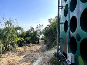 　芹壁播音站主體建築前廣場規劃觀景平台以及連絡步道。（圖／文：陳鵬雄）