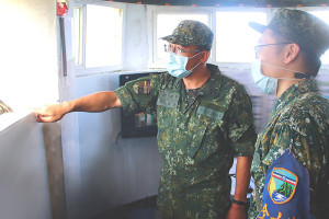 　指揮官視導據點官兵狀況演練應處。（圖：李宜臻）