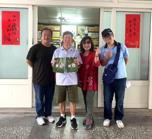 　鄉長謝春欗與鄉代會主席林宏豫與代表曹端陽，到府致贈匾額表揚模範人員，並表達祝賀之意。（圖／文：蔡夢玲）