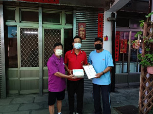 東犬長青協會理事長林家菊祝全天下的爸爸佳節愉快。(圖/文:蔡夢玲)