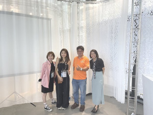 　鴻宇海運董事長王俊傑在2022臺灣文博會馬祖館6日主講分享返鄉開創航海事業，以及與策展人、縣府文化處工作人員留影。（圖：圖亞圖創意工作室）