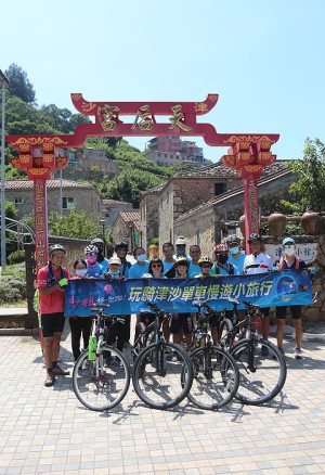馬管處玩騎津沙單車慢遊小旅行開騎,帶領參加者從知識到體驗,感受津沙聚落百年風華與創新生命力小鎮魅力。(圖/文:吳嘉榮)