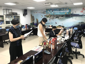 　伴手禮徵選活動評選邀請具餐飲、包裝及通路相關背景專家擔任評審委員，共遴選出24件商品。（圖／文：吳嘉榮）