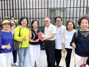 　新北市工商婦女企業管理協會一行由前立委江惠貞女士帶隊，前往北竿衛生所慰勞第一線防疫人員。（圖／文：陳鵬雄）