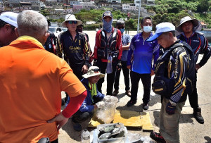 　111年連江縣運動會磯釣比賽，東引鄉以漁獲總重量2520公克贏得冠軍，南竿鄉2230公克，名列亞軍。（圖／文：陳其敏）