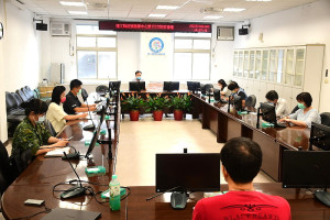 　指揮中心24日召開第175次防疫會議，公布新增20名確診，案例分布南竿鄉14例、東引鄉6例；已有2280名病患康復解隔。（圖／文：曹重偉）